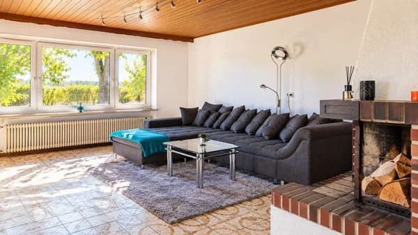 Immobilie in Vilsbiburg - Provisionsfrei ins Wohnglück: Großzügiger Bungalow mit traumhaftem Feldblick, Garten & Ausbaupotenzi - Bild 4