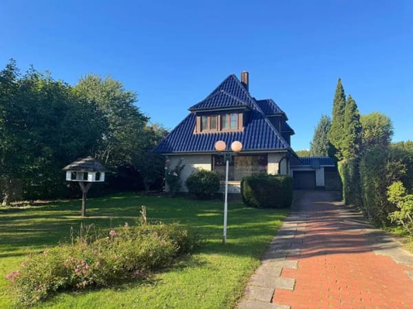 Immobilie in Borstel-Hohenraden - Vom Feinschliff zum Lieblingsplatz: Familienhaus mit Pool - Bild 0