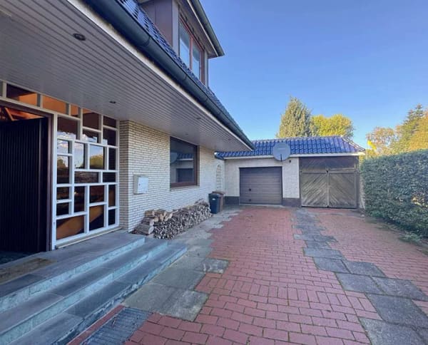 Immobilie in Borstel-Hohenraden - Vom Feinschliff zum Lieblingsplatz: Familienhaus mit Pool - Bild 1