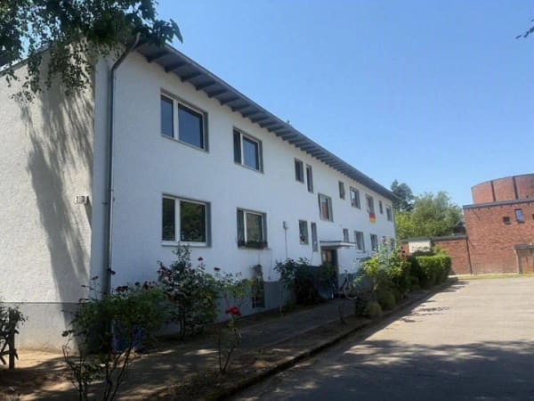 Immobilie in Leverkusen - Kapitalanlage mit Potenzial: Mehrfamilienhaus mit 10 Wohnungen  & 10 Garagen auf großem Grundstück - Bild 3