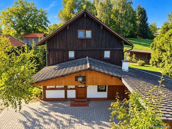 Immobilie in Falkenberg - Großzügiges Einfamilienhaus mit ca. 300 m² Wohnfläche und weitläufigem Garten in Falkenberg - Bild 1