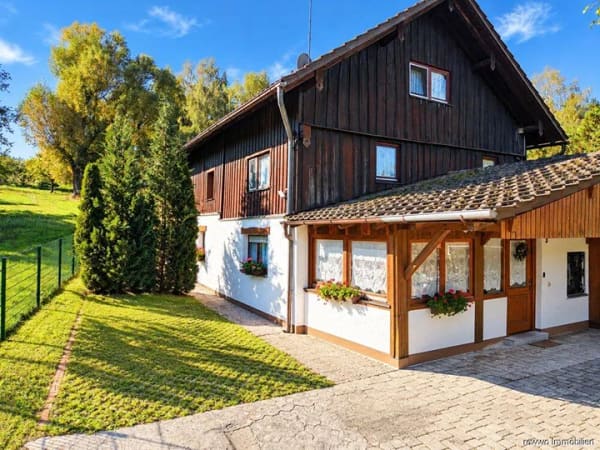 Immobilie in Falkenberg - Großzügiges Einfamilienhaus mit ca. 300 m² Wohnfläche und weitläufigem Garten in Falkenberg - Bild 2