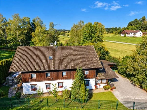 Immobilie in Falkenberg - Großzügiges Einfamilienhaus mit ca. 300 m² Wohnfläche und weitläufigem Garten in Falkenberg - Bild 3