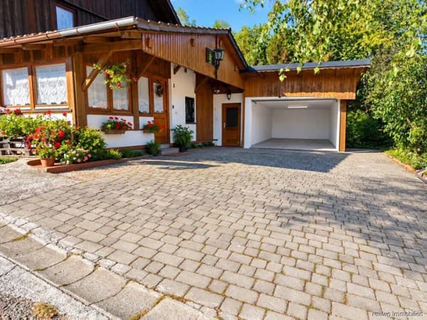 Immobilie in Falkenberg - Großzügiges Einfamilienhaus mit ca. 300 m² Wohnfläche und weitläufigem Garten in Falkenberg - Bild 4