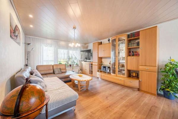 Immobilie in Neckarsulm - Renovierte 3,5-Zimmer-Wohnung mit Balkon, Garage & Außenstellplatz in ruhiger Lage in Neckarsulm - Bild 1