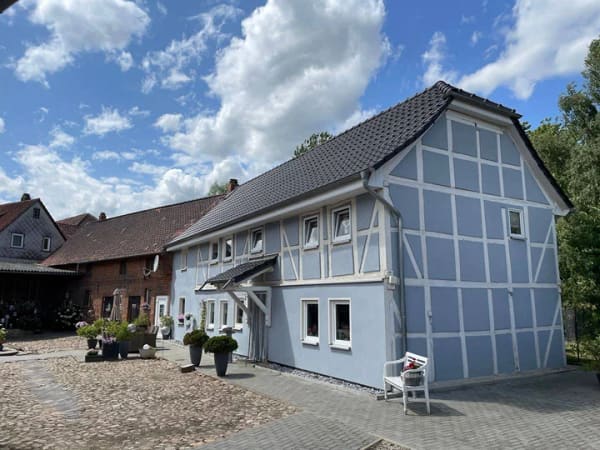 Immobilie in Querenhorst - Dreiseitenhof mit großem, saniertem Wohnhaus und vielen Nebengebäuden! - Bild 0