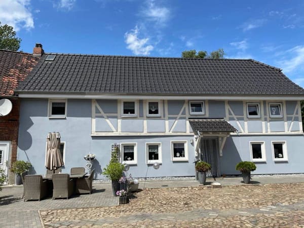 Immobilie in Querenhorst - Dreiseitenhof mit großem, saniertem Wohnhaus und vielen Nebengebäuden! - Bild 1