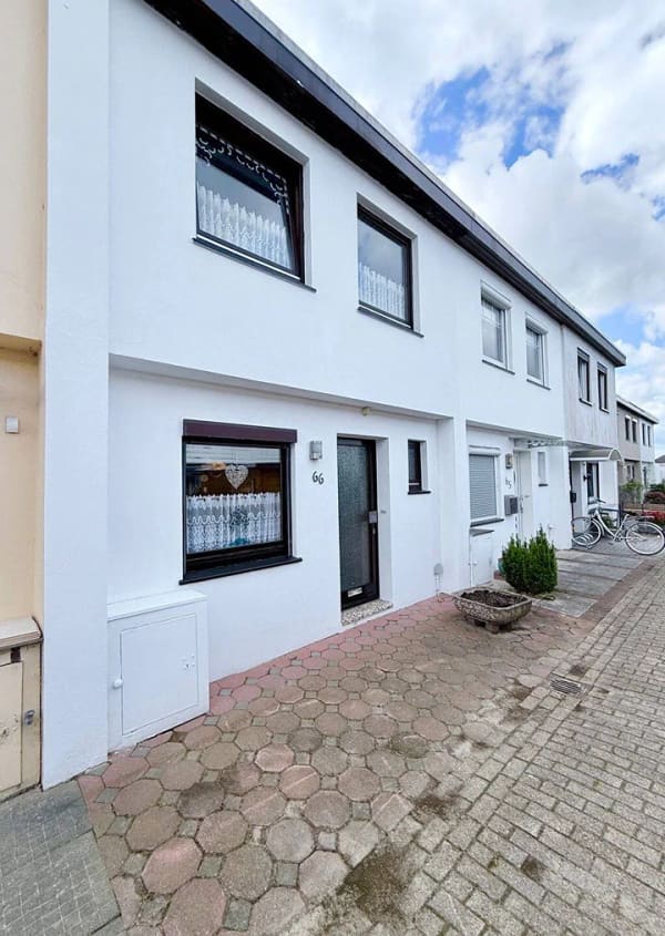 Immobilie in Lemwerder - Charmantes Einfamilienhaus mit Balkon und Terrasse in Lemwerder - Bild 1