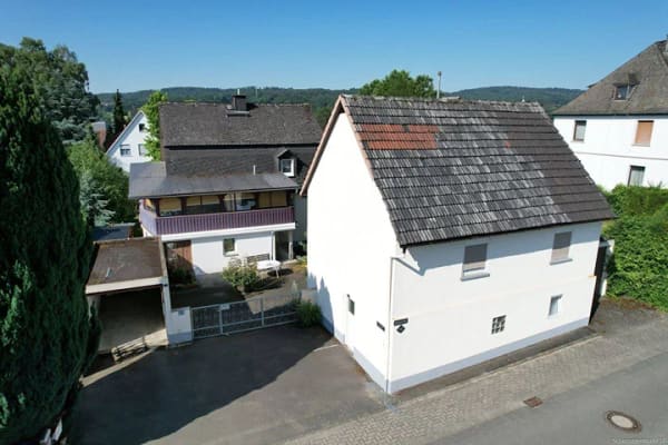 Immobilie in Ehringshausen - Zwei Häuser. Ein Anwesen. Vielfältige Möglichkeiten. - provisionsfrei - Bild 1
