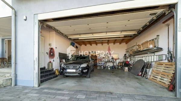 Immobilie in Lachen - Viel Platz für Wohnträume! Mehrfamilienhaus mit Doppelgarage und Naturblick - Bild 3