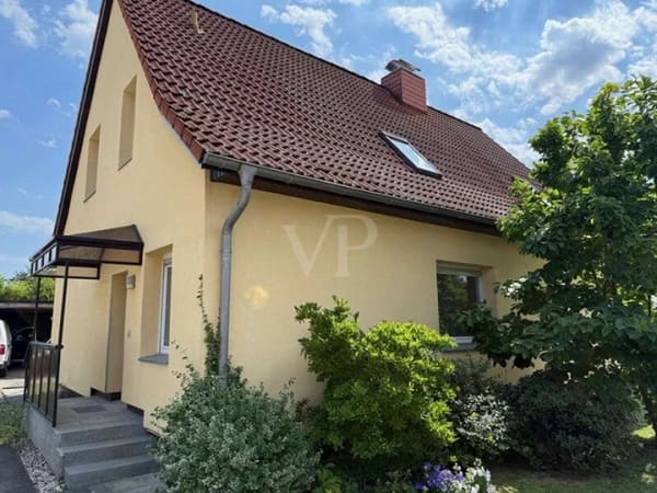 Immobilie in Schwerin - Großzügiges Einfamilienhaus mit zwei Wohneinheiten in stadtnaher Lage - Bild 2