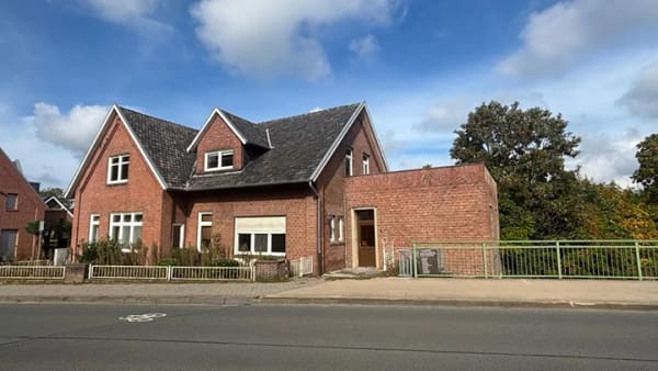 Immobilie in Neuenhaus - Charaktervolles Backsteinhaus mit Wintergarten und großem Garten am Wasser – zentral in Neuenhaus - Bild 0