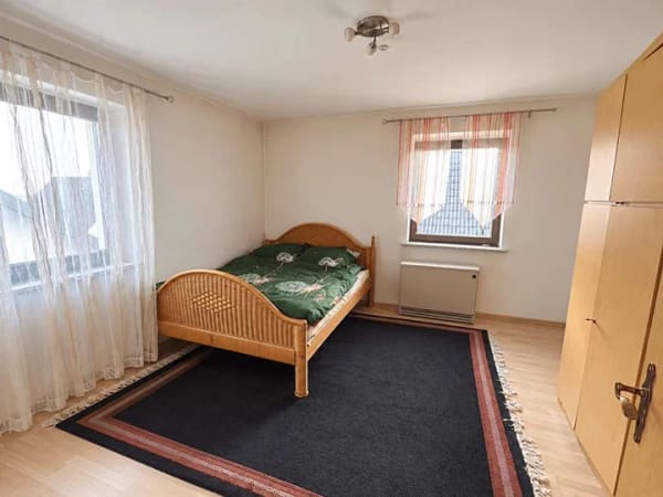 Immobilie in Tännesberg - Gemütliches Zuhause zum attraktiven Preis: 2-Zimmer-Wohnung mit großem Balkon in ruhiger Lage - Bild 2