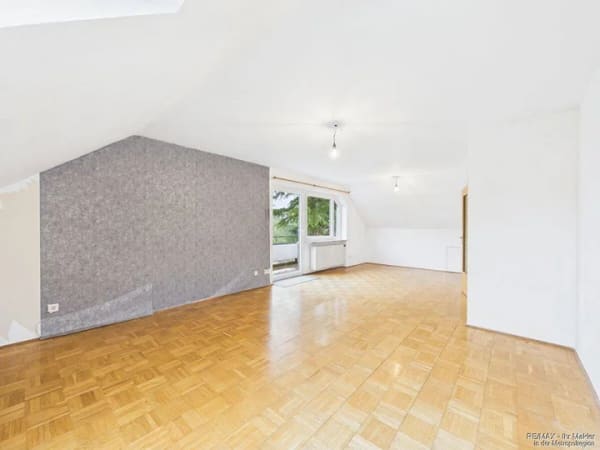 Immobilie in Fürth - Dachgeschosswohnung mit Gartenanteil und gräumigen Hobbyraum - Bild 0