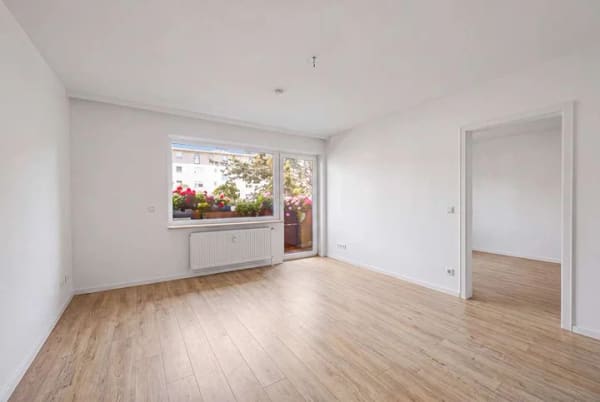 Immobilie in München - Modernisierte 2-Zimmer-Wohnung mit Balkon im Erbbraurecht - Bild 1